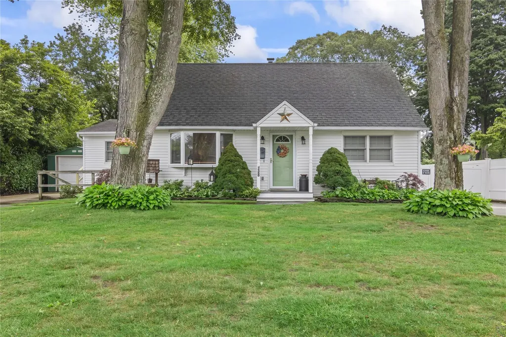 138 Dawn Drive Centereach NY 11720