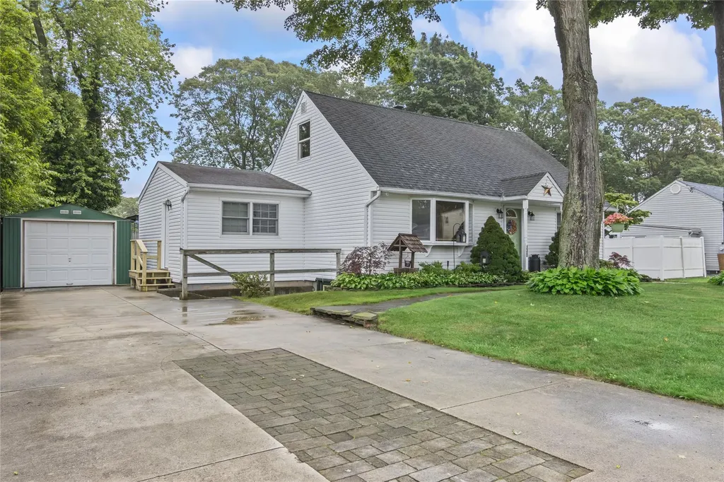 138 Dawn Drive Centereach NY 11720