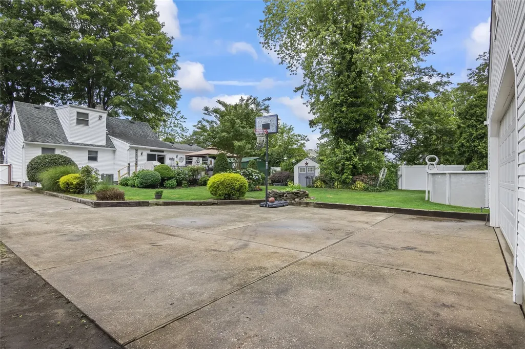 138 Dawn Drive Centereach NY 11720