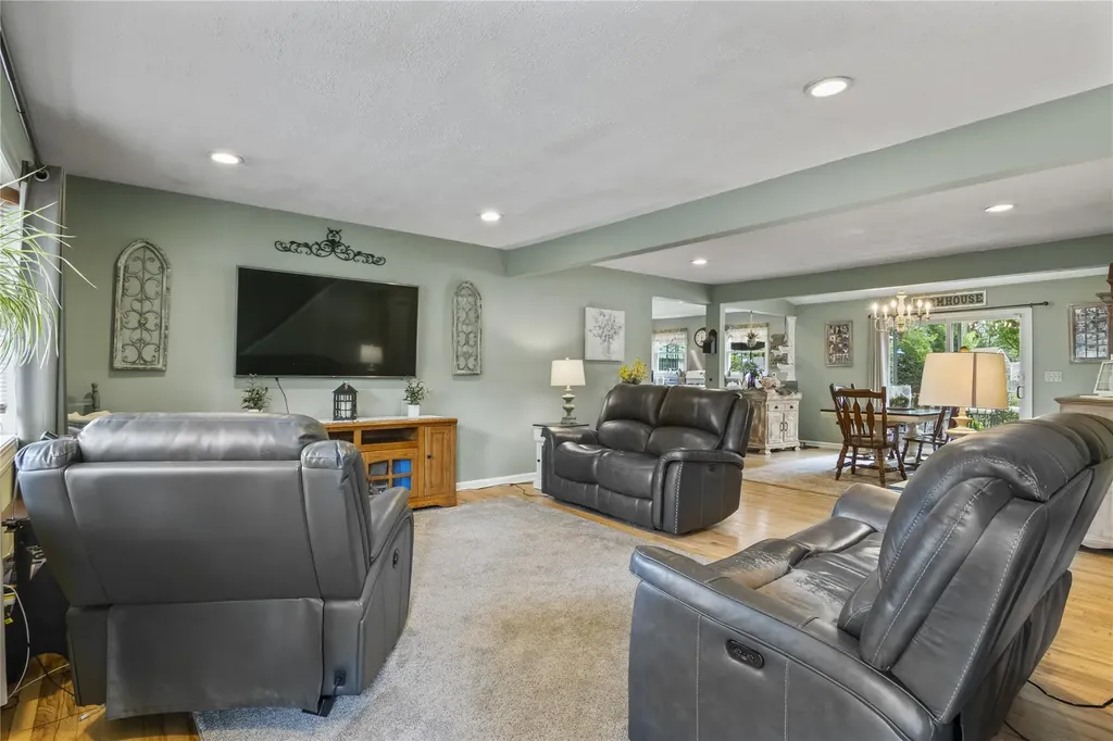 138 Dawn Drive Centereach NY 11720