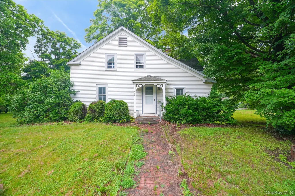 559 N Quaker Lane Hyde Park NY 12538