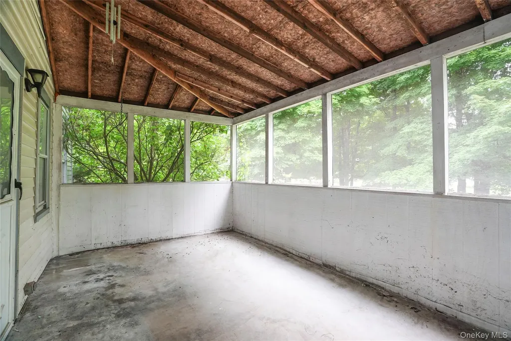 559 N Quaker Lane Hyde Park NY 12538