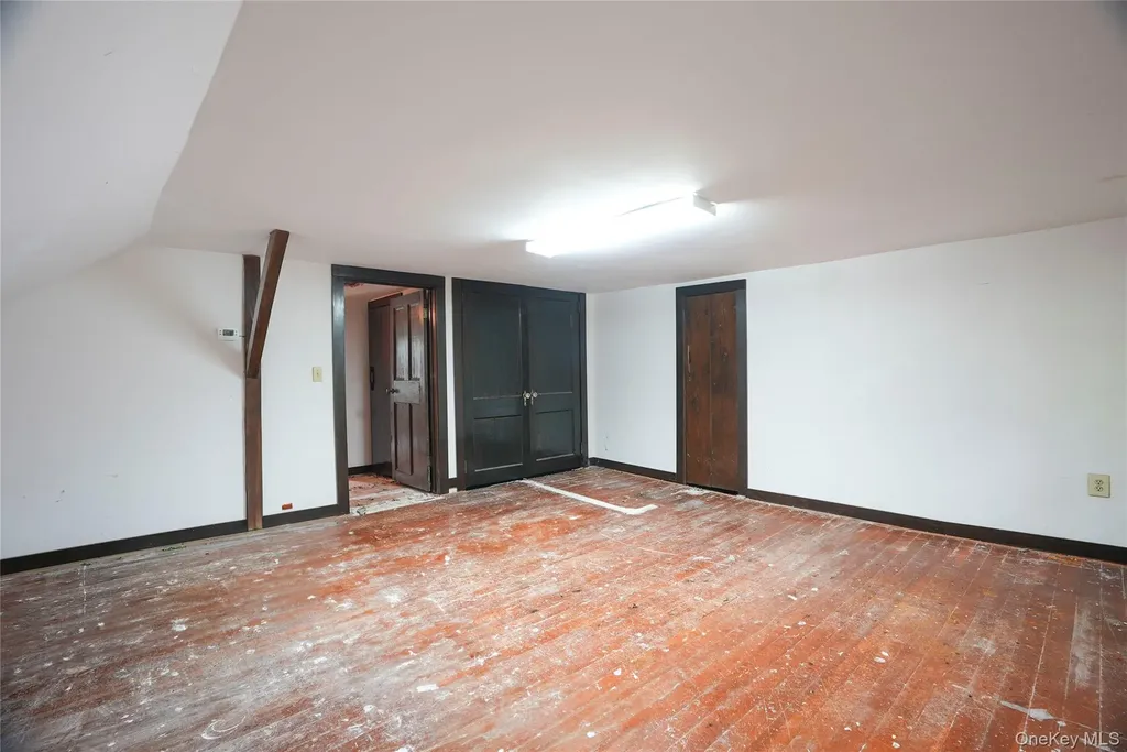 559 N Quaker Lane Hyde Park NY 12538