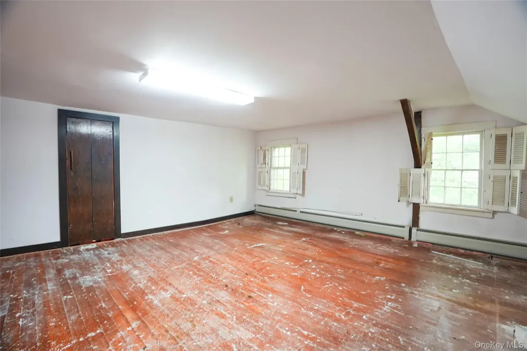 559 N Quaker Lane Hyde Park NY 12538