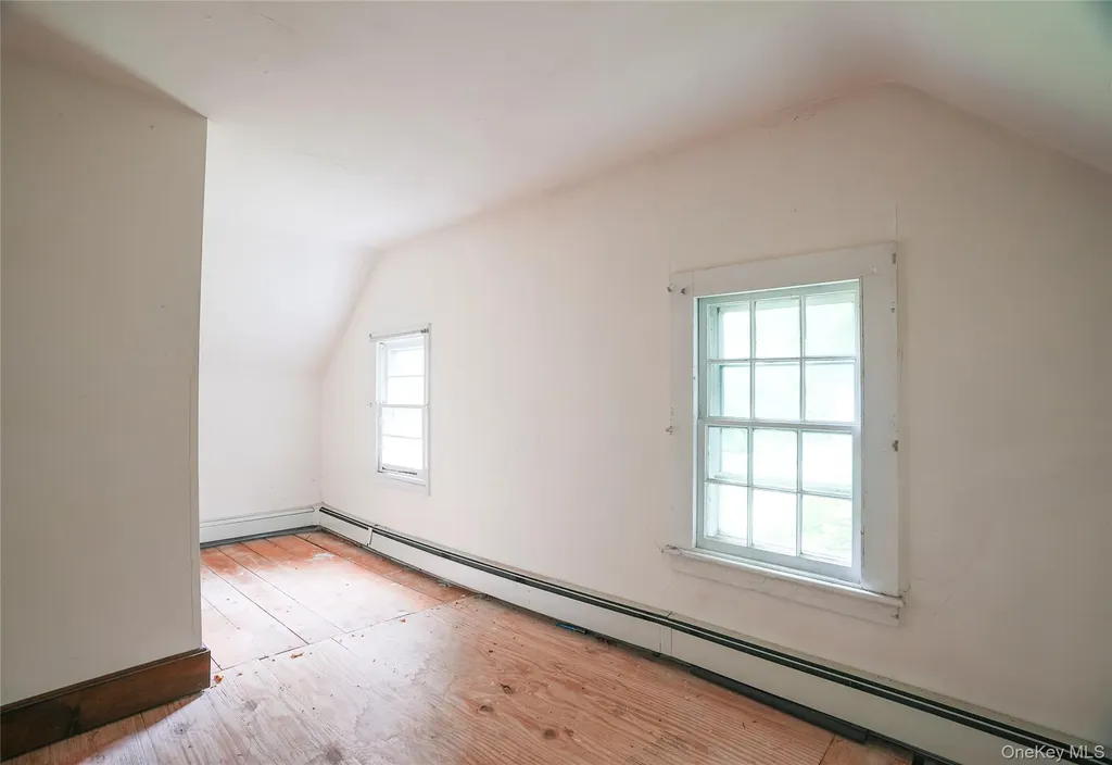 559 N Quaker Lane Hyde Park NY 12538