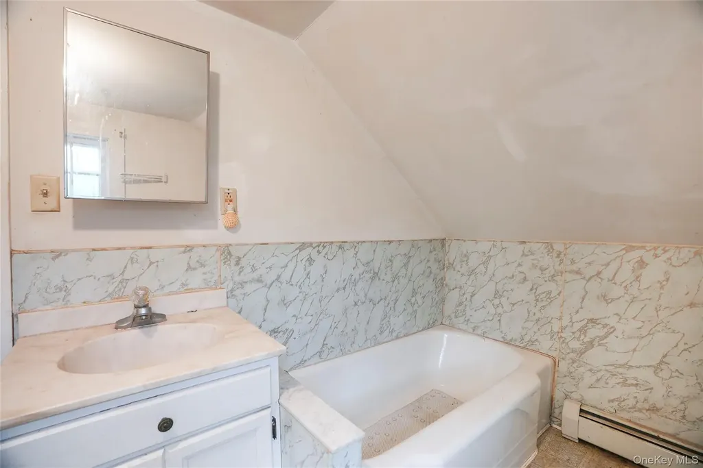 559 N Quaker Lane Hyde Park NY 12538
