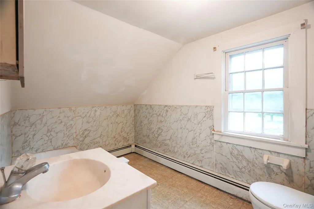 559 N Quaker Lane Hyde Park NY 12538