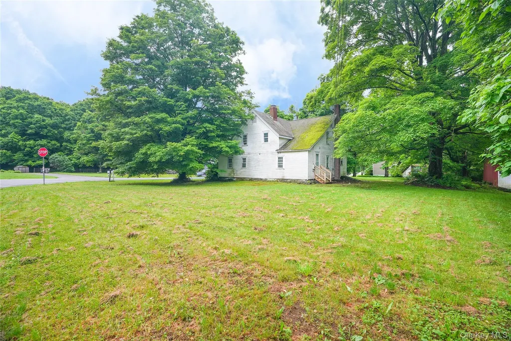 559 N Quaker Lane Hyde Park NY 12538