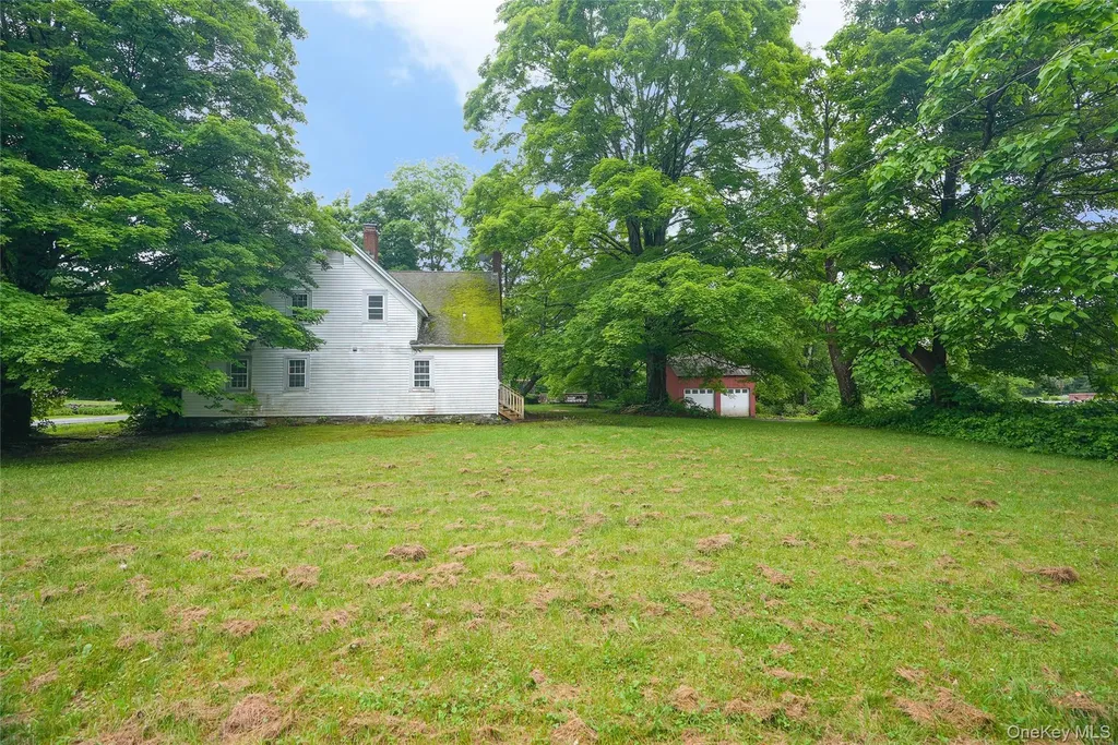 559 N Quaker Lane Hyde Park NY 12538