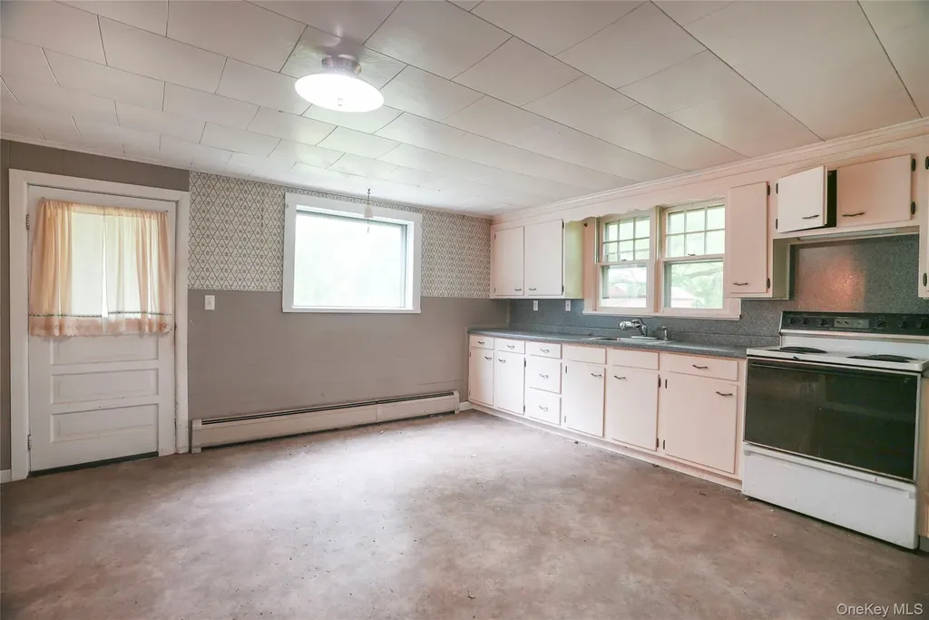 559 N Quaker Lane Hyde Park NY 12538