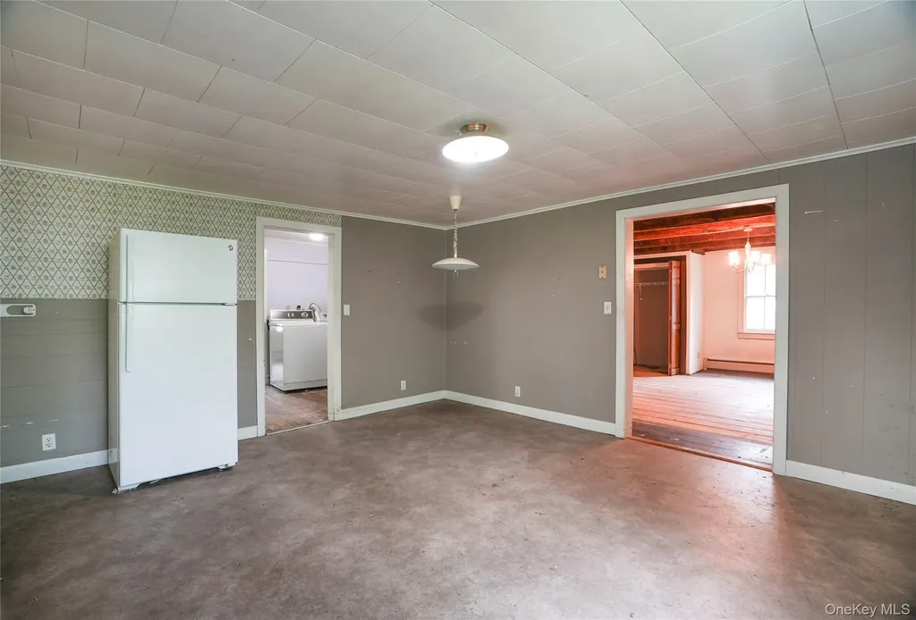 559 N Quaker Lane Hyde Park NY 12538