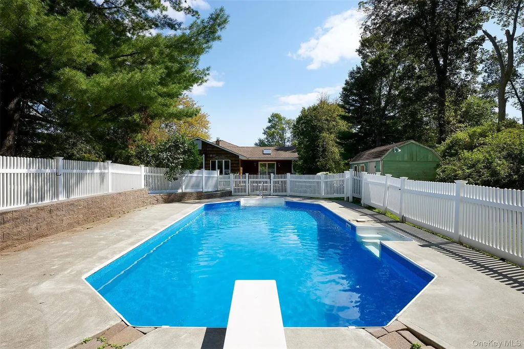 55 Pigott Road Mahopac NY 10541