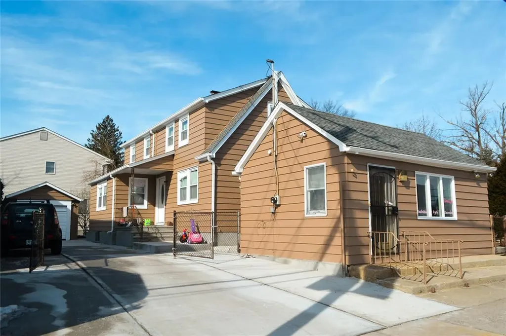 837 Willis Avenue Albertson NY 11507