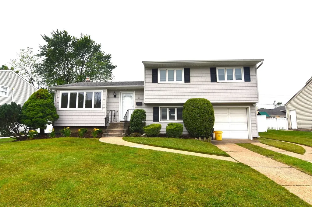 33 Sylvia Lane Plainview NY 11803