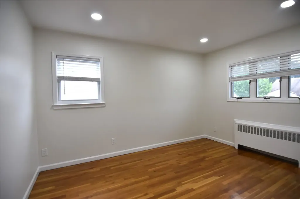 33 Sylvia Lane Plainview NY 11803
