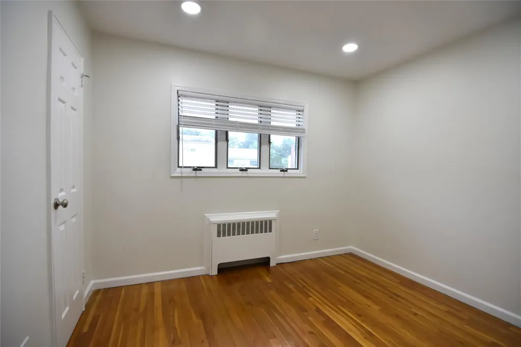 33 Sylvia Lane Plainview NY 11803