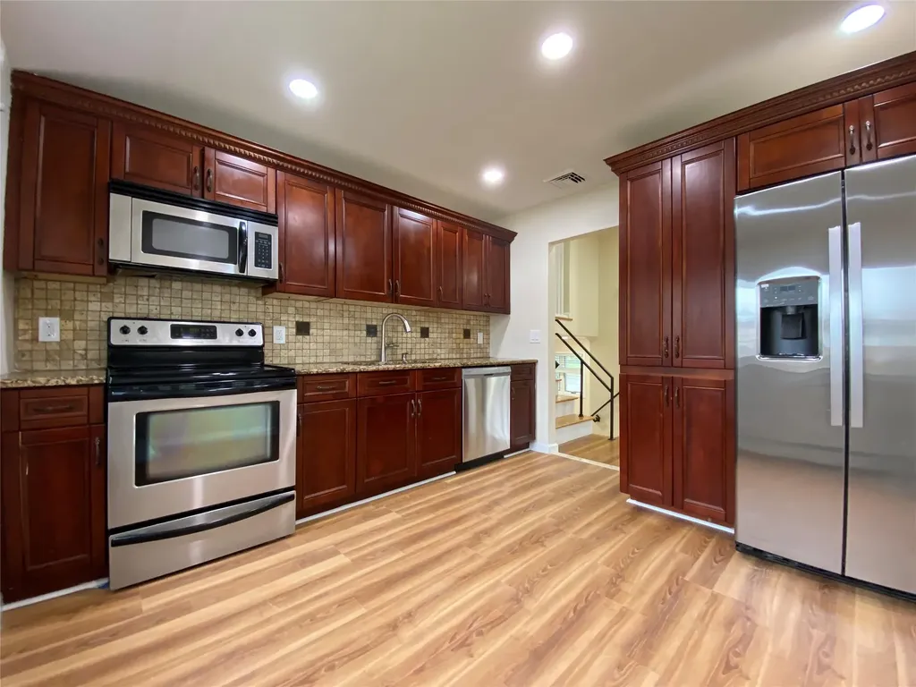 33 Sylvia Lane Plainview NY 11803
