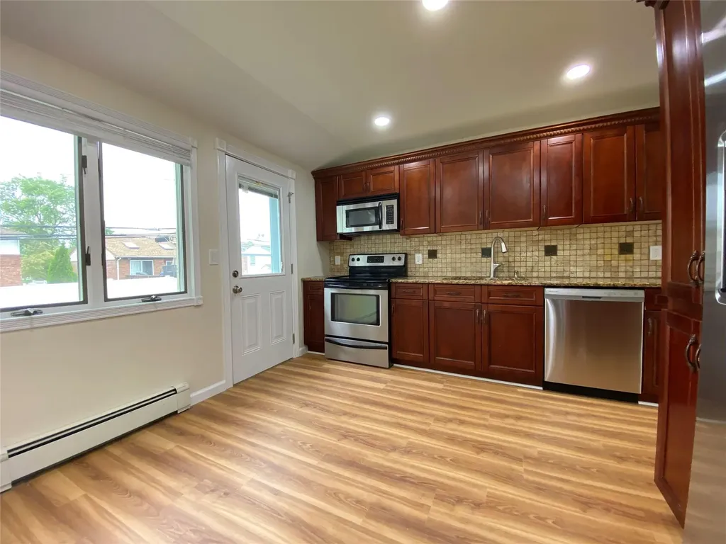33 Sylvia Lane Plainview NY 11803