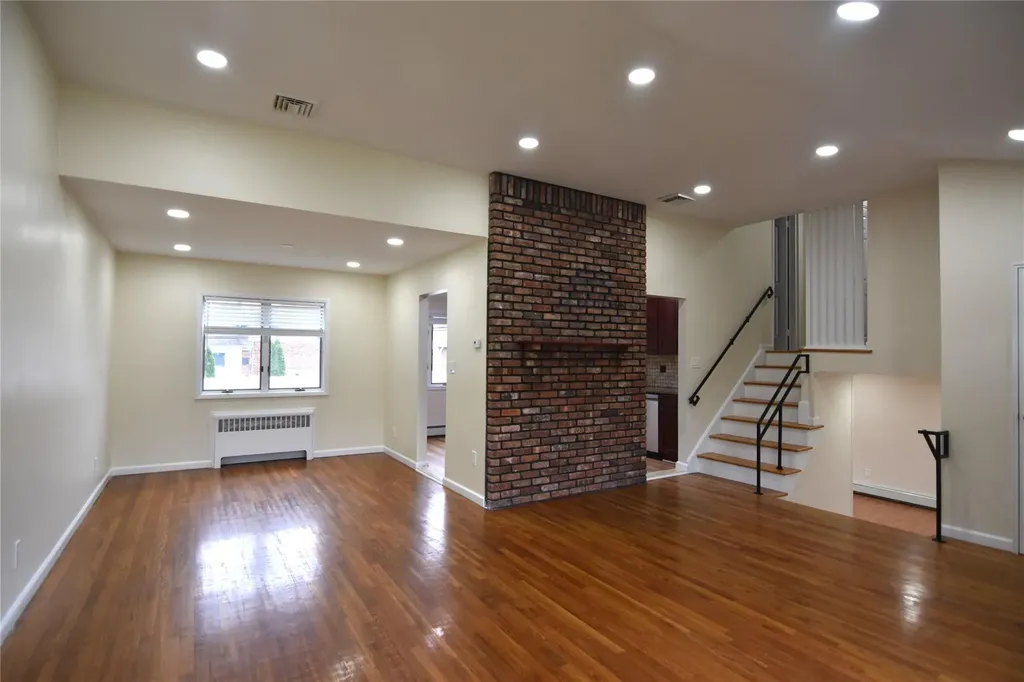 33 Sylvia Lane Plainview NY 11803