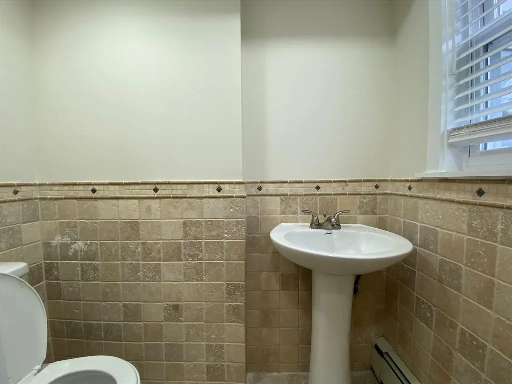 33 Sylvia Lane Plainview NY 11803