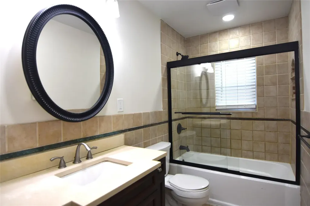 33 Sylvia Lane Plainview NY 11803