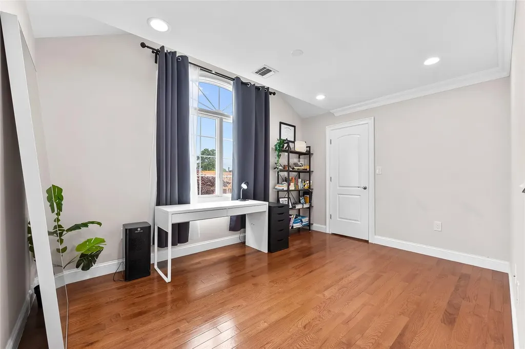 5 Vera Avenue Plainview NY 11803