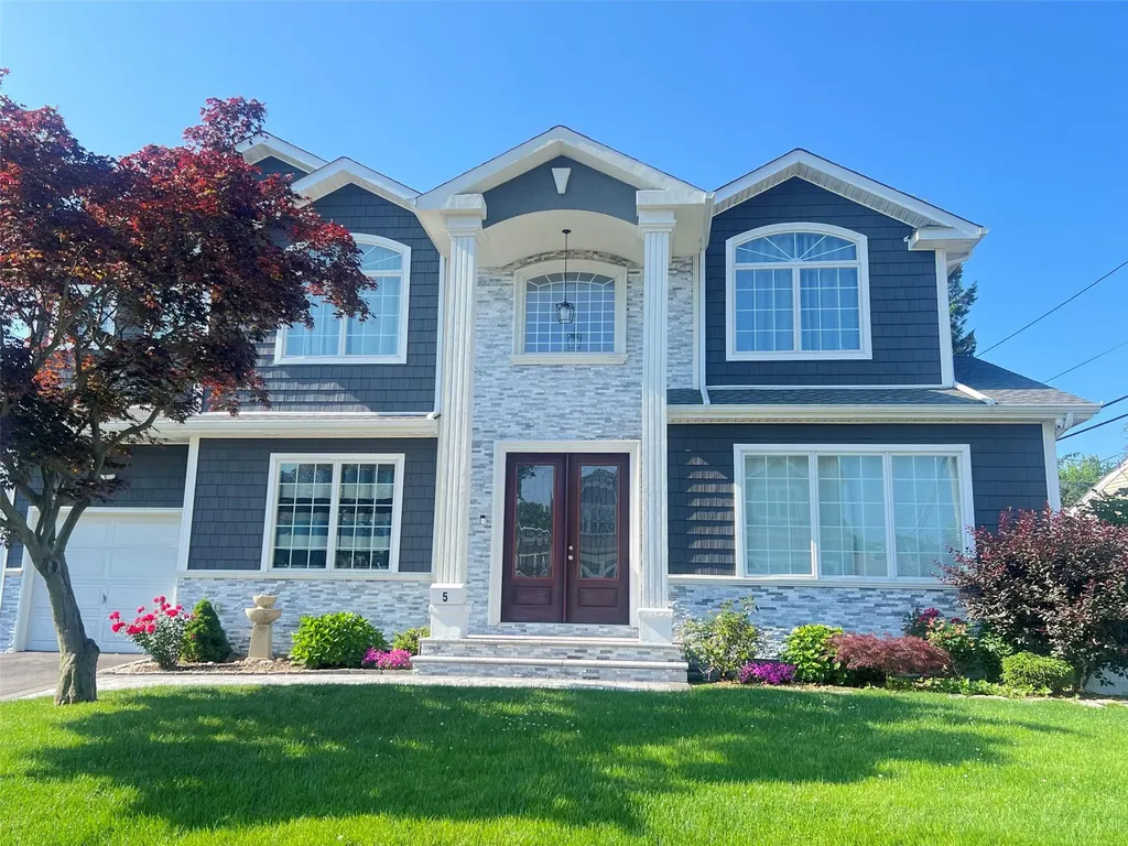 5 Vera Avenue Plainview NY 11803