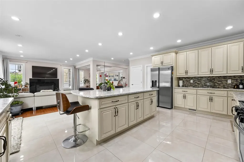 5 Vera Avenue Plainview NY 11803