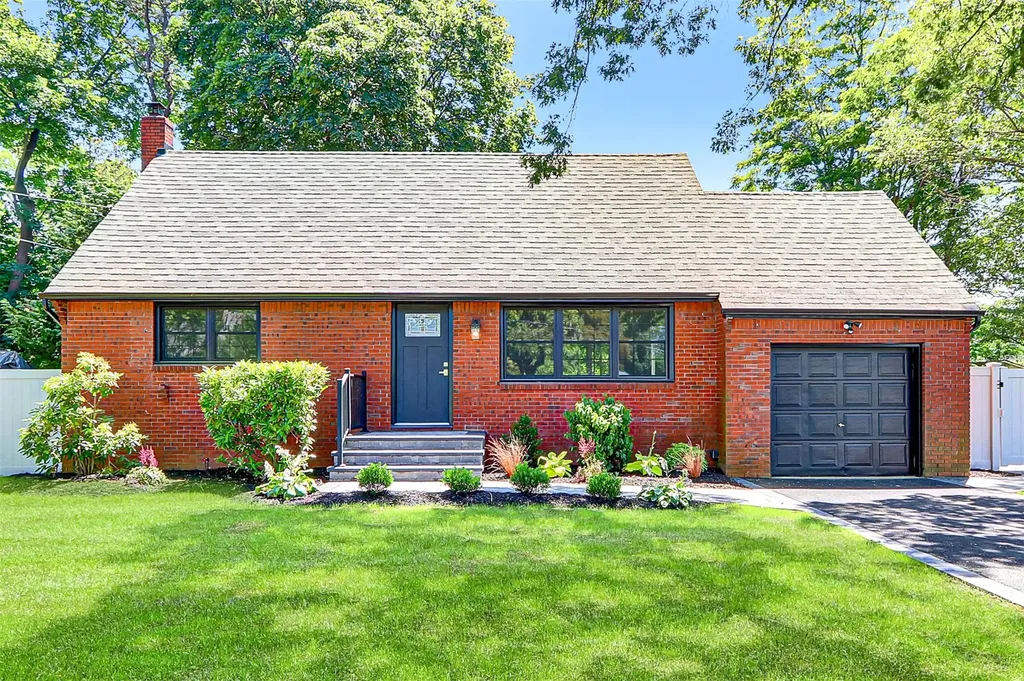 12 Hillside Road Deer Park NY 11729