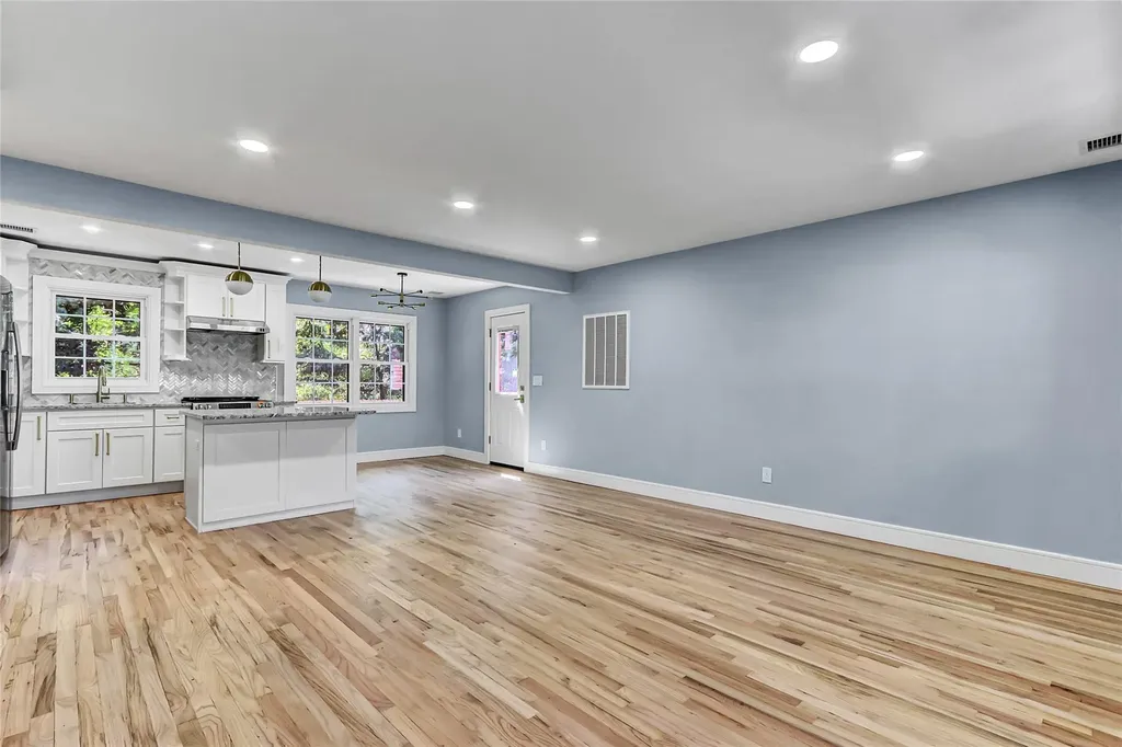 12 Hillside Road Deer Park NY 11729