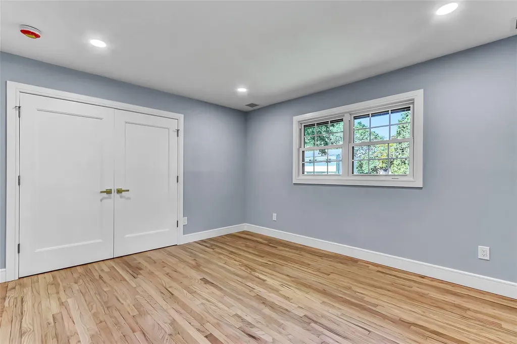 12 Hillside Road Deer Park NY 11729