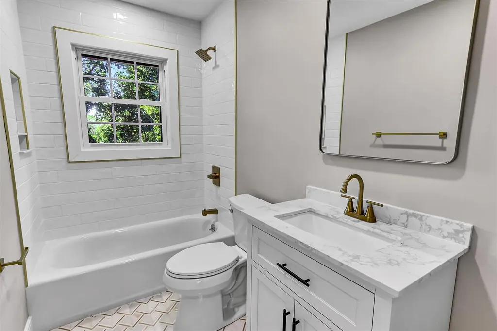 12 Hillside Road Deer Park NY 11729