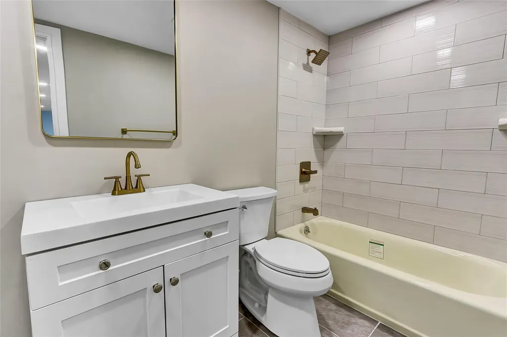 12 Hillside Road Deer Park NY 11729