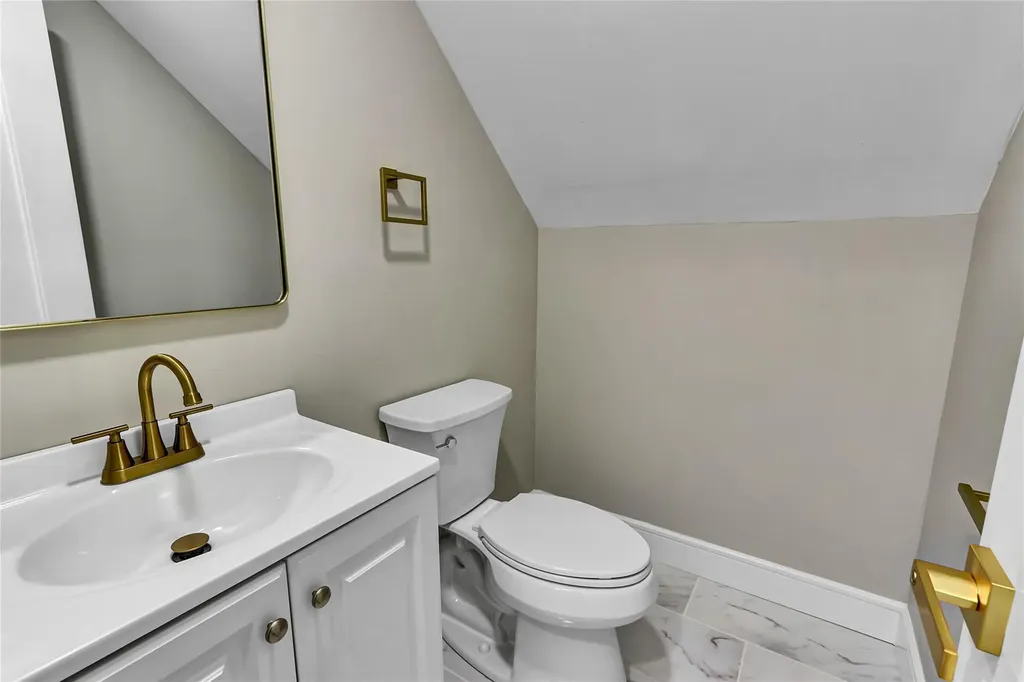 12 Hillside Road Deer Park NY 11729