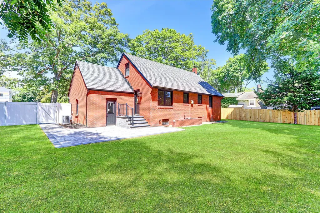 12 Hillside Road Deer Park NY 11729
