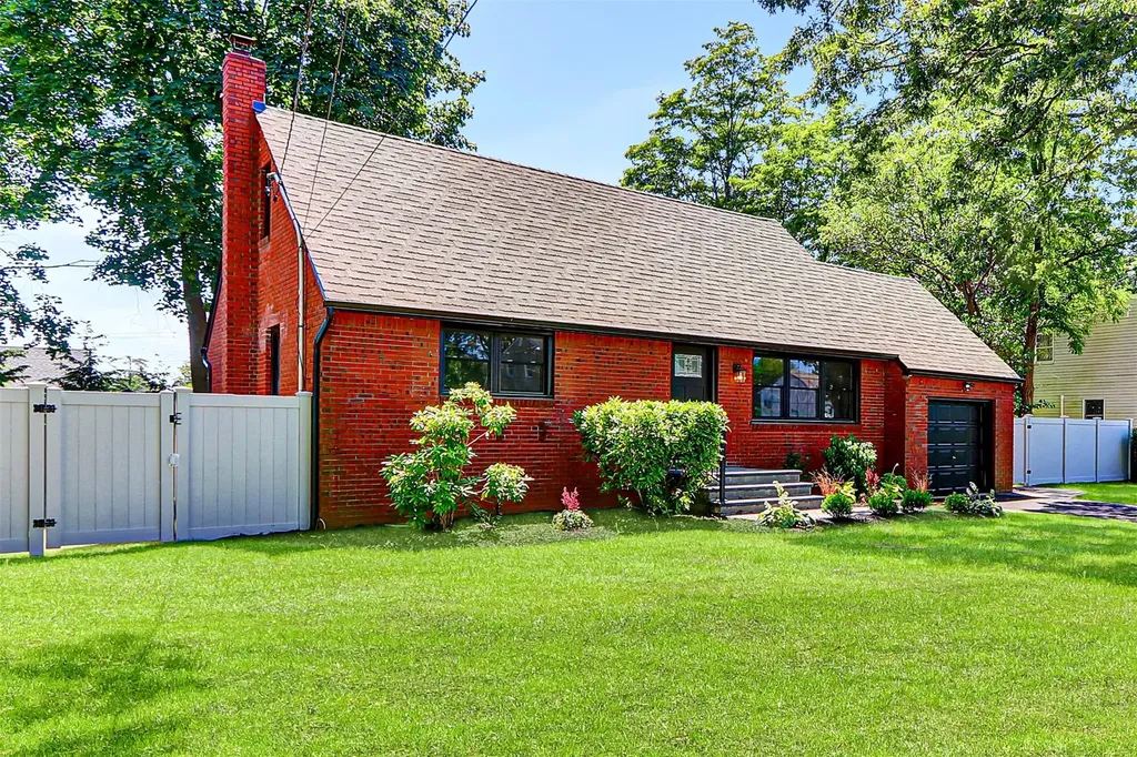 12 Hillside Road Deer Park NY 11729