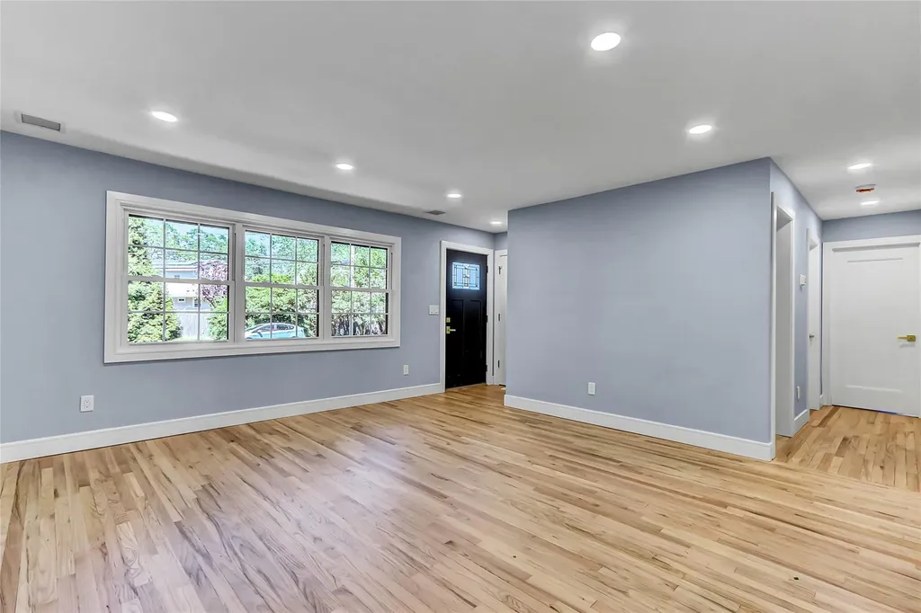 12 Hillside Road Deer Park NY 11729