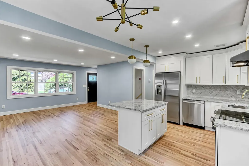 12 Hillside Road Deer Park NY 11729