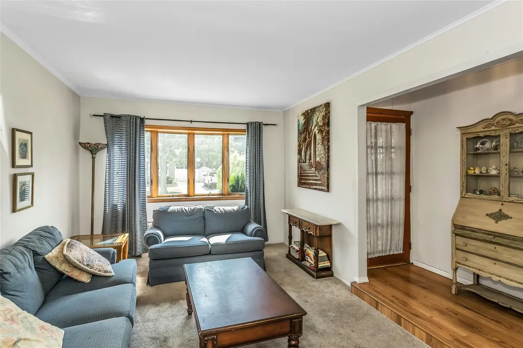 20 Wensley Road Plainview NY 11803
