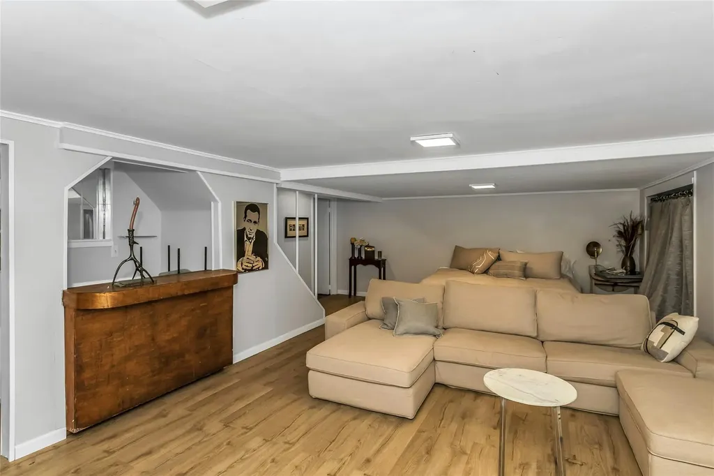 20 Wensley Road Plainview NY 11803