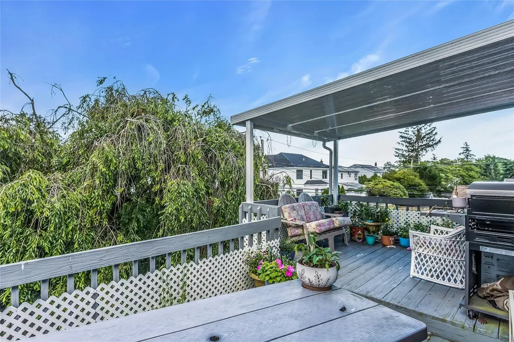 20 Wensley Road Plainview NY 11803