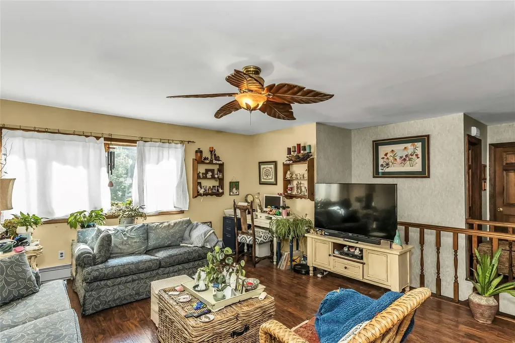 20 Wensley Road Plainview NY 11803