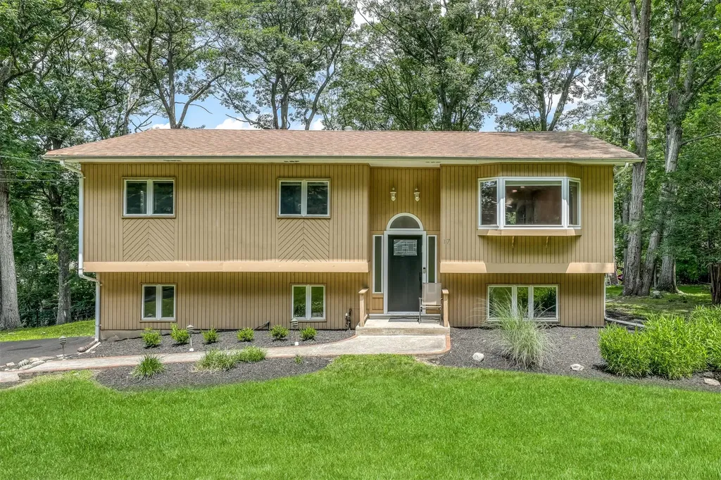17 Onderdonk Road Suffern NY 10901
