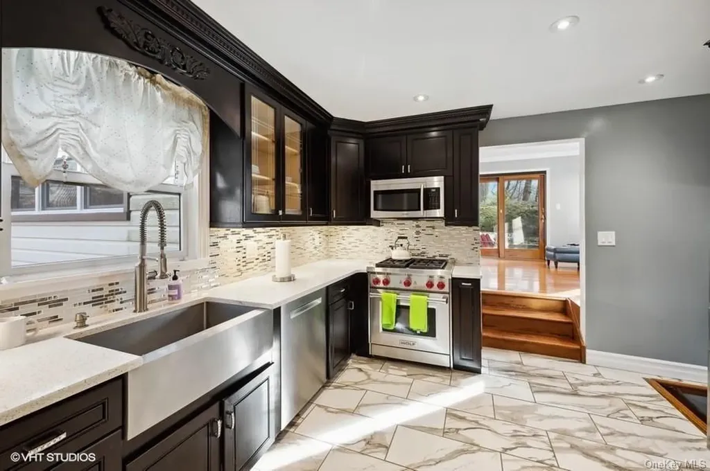 14 Rolling Way New Rochelle NY 10804
