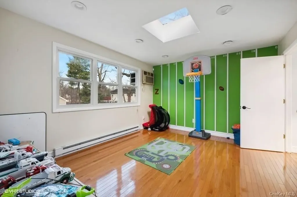 14 Rolling Way New Rochelle NY 10804