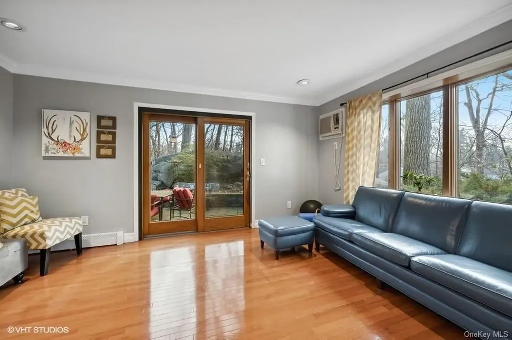 14 Rolling Way New Rochelle NY 10804