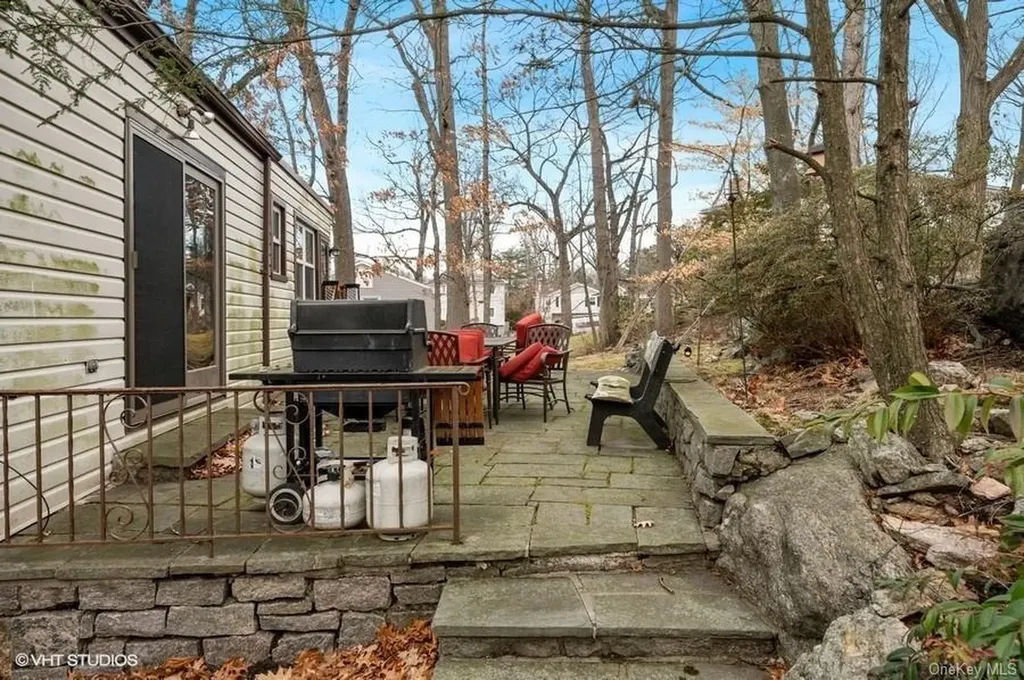 14 Rolling Way New Rochelle NY 10804