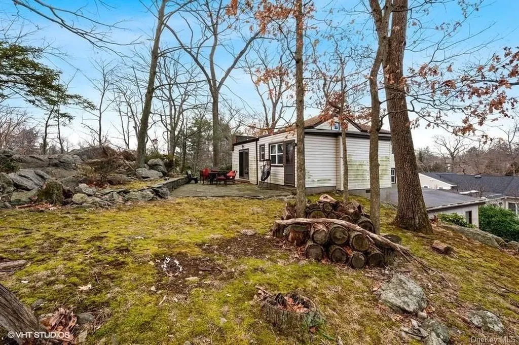 14 Rolling Way New Rochelle NY 10804