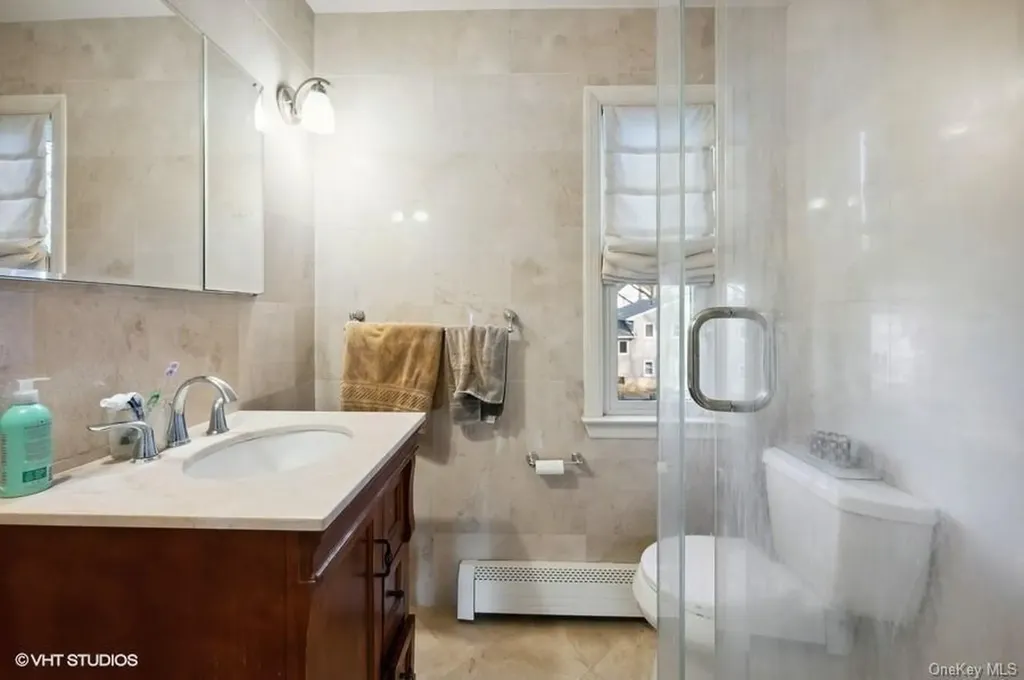 14 Rolling Way New Rochelle NY 10804