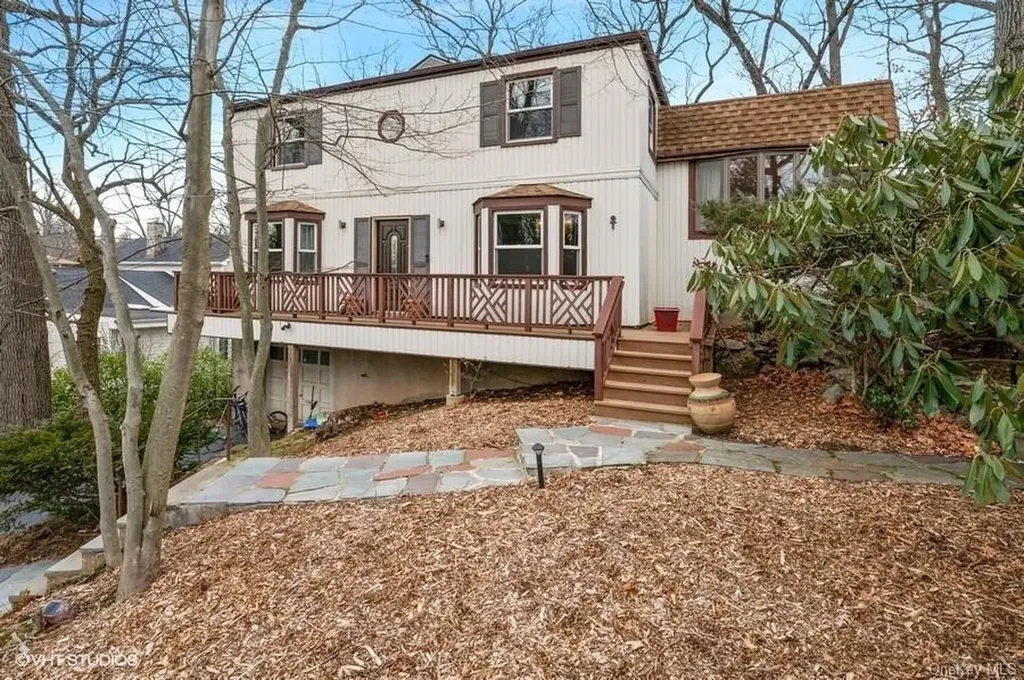 14 Rolling Way New Rochelle NY 10804